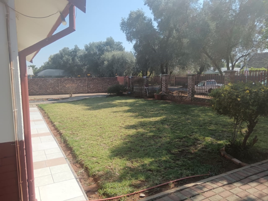 3 Bedroom Property for Sale in Heuwelsig Northern Cape